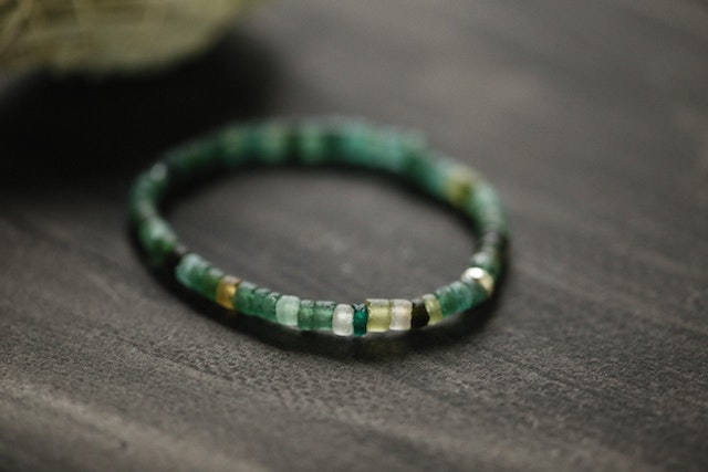 Les bracelets artisanaux : un bijou unique et fait main